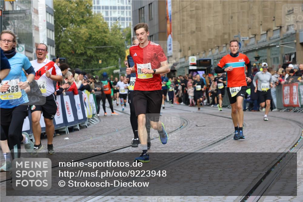 05.10.2025 - 20. swb-Marathon Bremen Strokosch-Dieckow http://msf.ph/oto/9223948 05.10.2025 10:47:25 Ziel 9244, 9428, 10319, 10637, 10667, 10951, 11498, 11705, 11742 meine-sportfotos.de