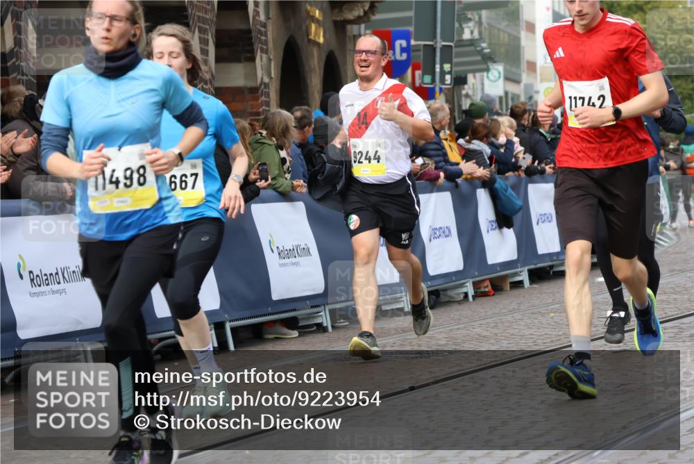 05.10.2025 - 20. swb-Marathon Bremen Strokosch-Dieckow http://msf.ph/oto/9223954 05.10.2025 10:47:26 Ziel 9244, 9428, 9924, 10319, 10637, 10667, 10951, 11498, 11705, 11742 meine-sportfotos.de