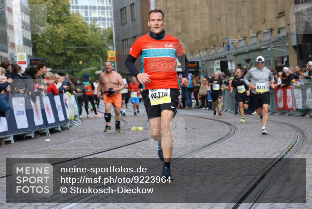 05.10.2025 - 20. swb-Marathon Bremen Strokosch-Dieckow http://msf.ph/oto/9223964 05.10.2025 10:47:28 Ziel 9244, 9339, 9924, 10319, 10637, 10667, 10951, 11498, 11742 meine-sportfotos.de