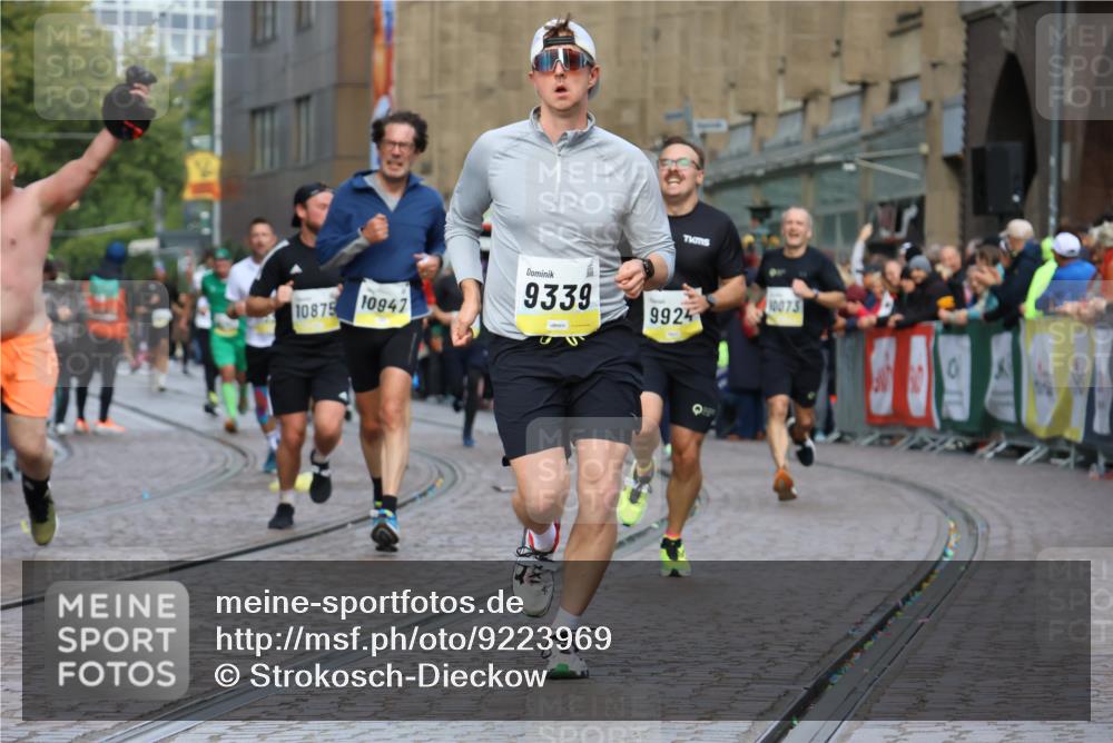 05.10.2025 - 20. swb-Marathon Bremen Strokosch-Dieckow http://msf.ph/oto/9223969 05.10.2025 10:47:33 Ziel 9339, 9377, 9924, 10073, 10850, 10875, 10947, 11330 meine-sportfotos.de