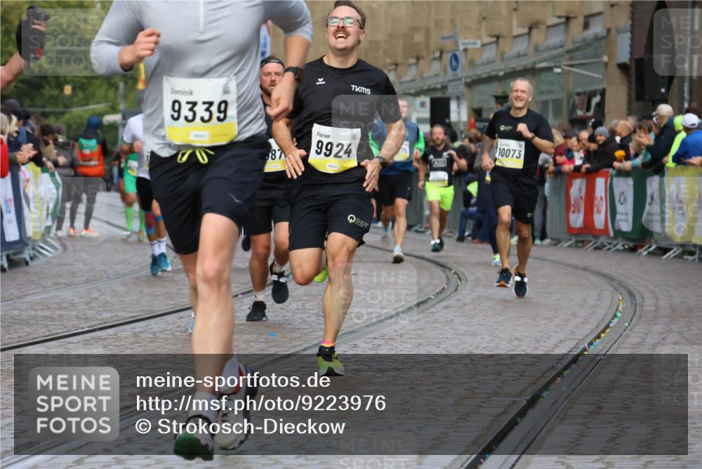 05.10.2025 - 20. swb-Marathon Bremen Strokosch-Dieckow http://msf.ph/oto/9223976 05.10.2025 10:47:34 Ziel 9339, 9377, 9924, 10073, 10676, 10850, 10875, 10947, 11330, 11409, 11708 meine-sportfotos.de