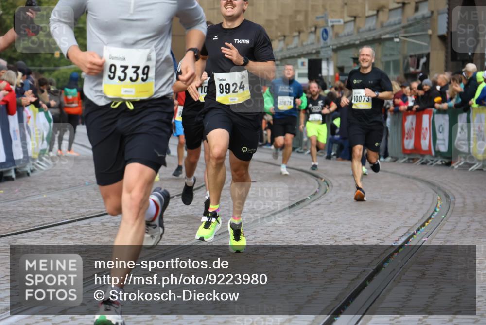 05.10.2025 - 20. swb-Marathon Bremen Strokosch-Dieckow http://msf.ph/oto/9223980 05.10.2025 10:47:34 Ziel 9339, 9377, 9924, 10073, 10676, 10850, 10875, 10947, 11330, 11409, 11708 meine-sportfotos.de