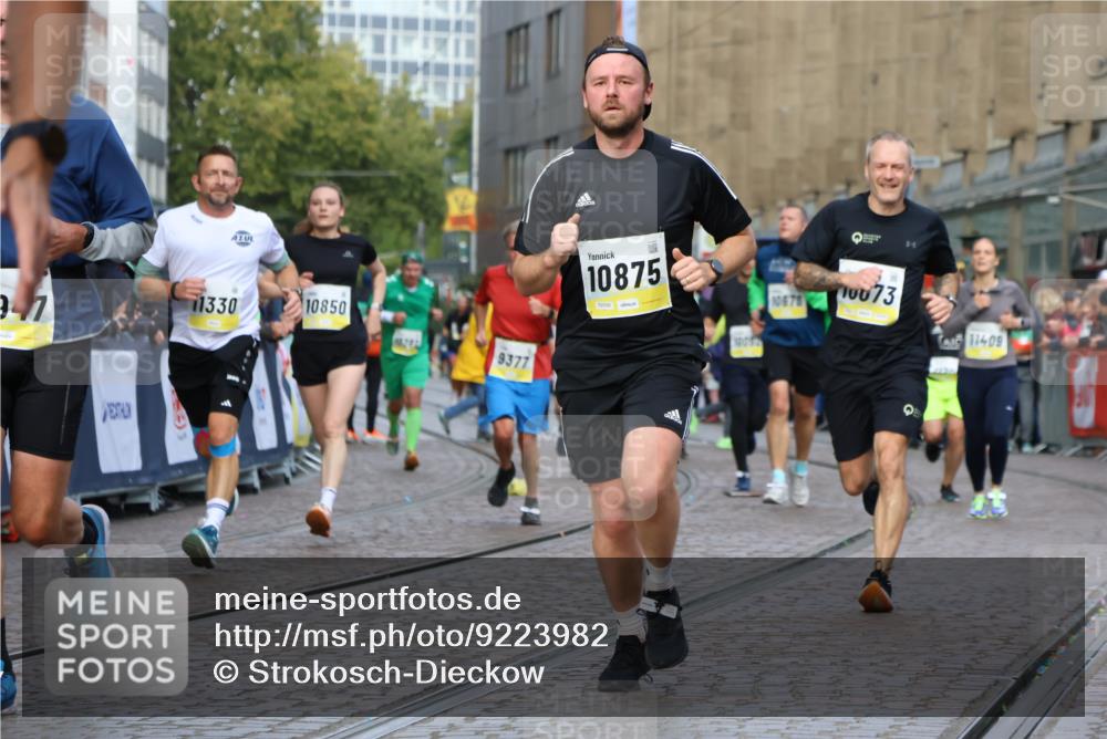 05.10.2025 - 20. swb-Marathon Bremen Strokosch-Dieckow http://msf.ph/oto/9223982 05.10.2025 10:47:37 Ziel 9339, 9377, 9924, 10062, 10073, 10676, 10850, 10875, 10947, 11244, 11330, 11409, 11708 meine-sportfotos.de