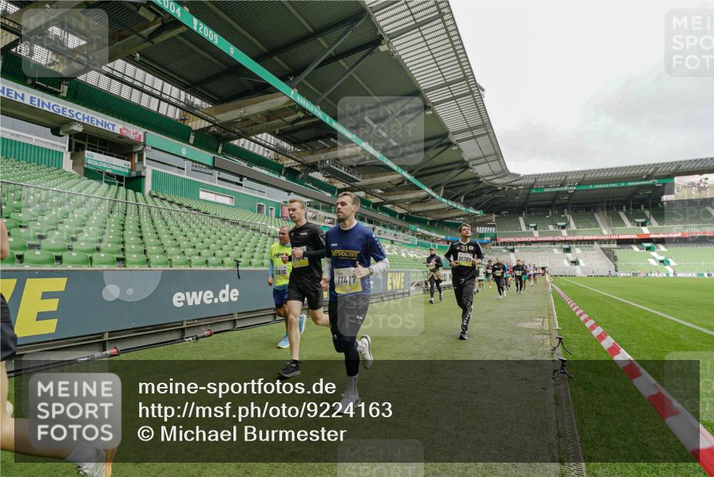 05.10.2025 - 20. swb-Marathon Bremen Michael Burmester http://msf.ph/oto/9224163 05.10.2025 10:32:00 Laufen im Stadion 7193, 8118, 8326, 8333, 8888, 9004, 9172, 9196, 9226, 9256, 9415, 9427, 9439, 9457, 9506, 9581, 9621, 9701, 9776, 9807, 9871, 9903, 9956, 10014, 10019, 10020, 10029, 10038, 10057, 10064, 10075, 10128, 10206, 10215, 10222, 10226, 10242, 10262, 10279, 10296, 10310, 10327, 10335, 10369, 10438, 10460, 10468, 10543, 10609, 10616, 10655, 10662, 10668, 10698, 10719, 10743, 10785, 7251, 9004, 9252, 9267, 9287, 9337, 9431 meine-sportfotos.de