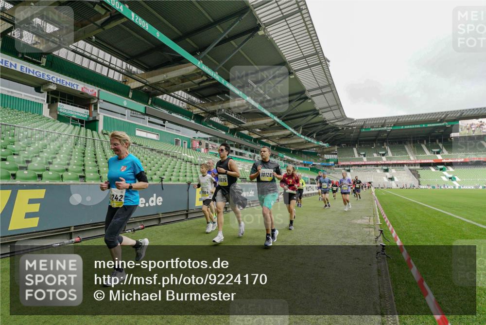05.10.2025 - 20. swb-Marathon Bremen Michael Burmester http://msf.ph/oto/9224170 05.10.2025 10:32:07 Laufen im Stadion 7193, 8118, 8326, 8333, 8888, 9172, 9176, 9196, 9226, 9256, 9268, 9284, 9313, 9415, 9427, 9436, 9439, 9506, 9517, 9581, 9621, 9701, 9776, 9807, 9830, 9834, 9868, 9871, 9903, 9956, 9957, 9985, 10014, 10019, 10020, 10029, 10038, 10057, 10064, 10075, 10128, 10206, 10215, 10222, 10226, 10242, 10262, 10296, 10310, 10327, 10335, 10369, 10385, 10460, 10468, 10616, 10655, 10662, 10668, 10698, 10719, 10743, 10785, 7251, 9004, 9172, 9196, 9252, 9267, 9287, 9337, 9431, 9457 meine-sportfotos.de
