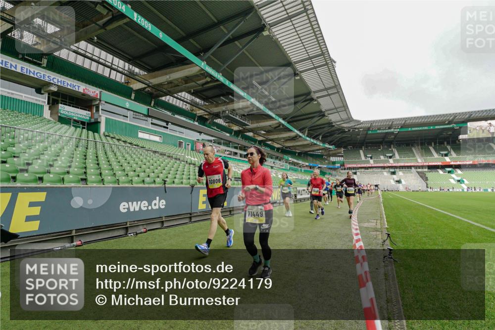 05.10.2025 - 20. swb-Marathon Bremen Michael Burmester http://msf.ph/oto/9224179 05.10.2025 10:32:15 Laufen im Stadion 7165, 7193, 8118, 8326, 8333, 8888, 9176, 9226, 9238, 9256, 9268, 9284, 9313, 9415, 9427, 9436, 9439, 9456, 9514, 9517, 9581, 9621, 9701, 9776, 9807, 9830, 9834, 9868, 9871, 9903, 9956, 9957, 9985, 10014, 10019, 10020, 10029, 10038, 10057, 10064, 10075, 10128, 10206, 10215, 10226, 10242, 10262, 10296, 10310, 10327, 10335, 10369, 10385, 10388, 10416, 10460, 10468, 10487, 10616, 10662, 10719, 10785, 7251, 9004, 9172, 9196, 9252, 9287, 9337, 9431, 9457, 9506, 9903, 10222 meine-sportfotos.de