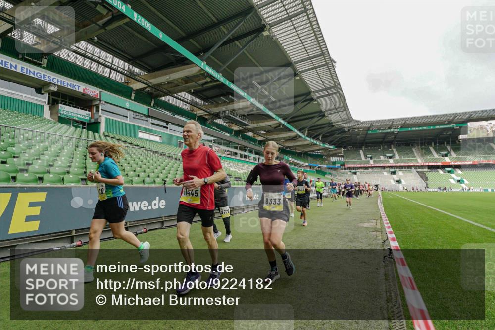 05.10.2025 - 20. swb-Marathon Bremen Michael Burmester http://msf.ph/oto/9224182 05.10.2025 10:32:18 Laufen im Stadion 7165, 7193, 8118, 8326, 8333, 8888, 9176, 9226, 9238, 9256, 9268, 9284, 9313, 9415, 9427, 9436, 9439, 9456, 9494, 9514, 9517, 9581, 9621, 9701, 9776, 9807, 9830, 9834, 9868, 9871, 9956, 9957, 9985, 10019, 10020, 10029, 10038, 10046, 10057, 10064, 10075, 10128, 10206, 10215, 10226, 10242, 10262, 10296, 10310, 10327, 10335, 10369, 10385, 10388, 10416, 10460, 10468, 10487, 10616, 10662, 10719, 10785, 7251, 9004, 9172, 9196, 9252, 9457, 9506, 9903, 10014, 10020, 10222 meine-sportfotos.de