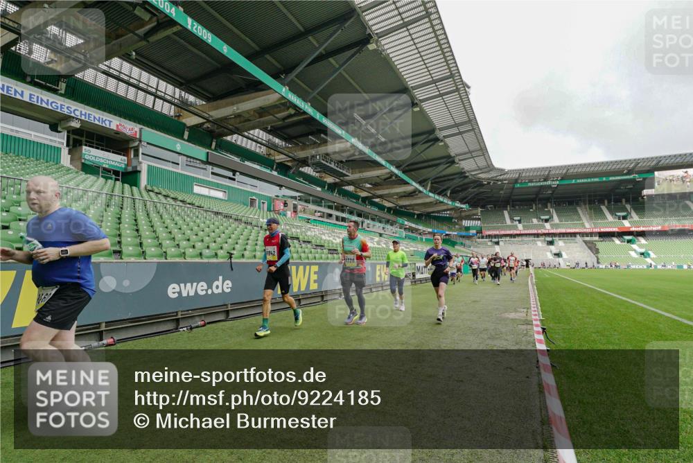 05.10.2025 - 20. swb-Marathon Bremen Michael Burmester http://msf.ph/oto/9224185 05.10.2025 10:32:20 Laufen im Stadion 7165, 7193, 8118, 8326, 8333, 8888, 9176, 9226, 9238, 9256, 9268, 9284, 9313, 9415, 9427, 9436, 9439, 9456, 9494, 9514, 9517, 9548, 9581, 9621, 9701, 9776, 9807, 9830, 9834, 9868, 9871, 9956, 9957, 9985, 10019, 10029, 10038, 10046, 10057, 10064, 10075, 10128, 10206, 10215, 10226, 10242, 10262, 10296, 10310, 10327, 10335, 10369, 10385, 10388, 10416, 10460, 10468, 10487, 10616, 10662, 10719, 10785, 9004, 9172, 9196, 9457, 9506, 9903, 10014, 10020, 10222, 10719 meine-sportfotos.de