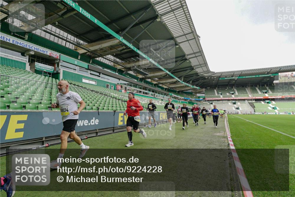 05.10.2025 - 20. swb-Marathon Bremen Michael Burmester http://msf.ph/oto/9224228 05.10.2025 10:32:55 Laufen im Stadion 7165, 8326, 8333, 9176, 9187, 9195, 9197, 9238, 9260, 9268, 9284, 9295, 9313, 9318, 9367, 9392, 9402, 9407, 9436, 9439, 9456, 9461, 9464, 9475, 9492, 9494, 9514, 9517, 9539, 9548, 9570, 9574, 9650, 9703, 9754, 9776, 9830, 9834, 9835, 9856, 9868, 9900, 9918, 9933, 9939, 9950, 9957, 9985, 10007, 10008, 10034, 10042, 10046, 10097, 10174, 10215, 10234, 10253, 10308, 10309, 10326, 10349, 10385, 10387, 10388, 10394, 10402, 10416, 10436, 10460, 10475, 10487 meine-sportfotos.de