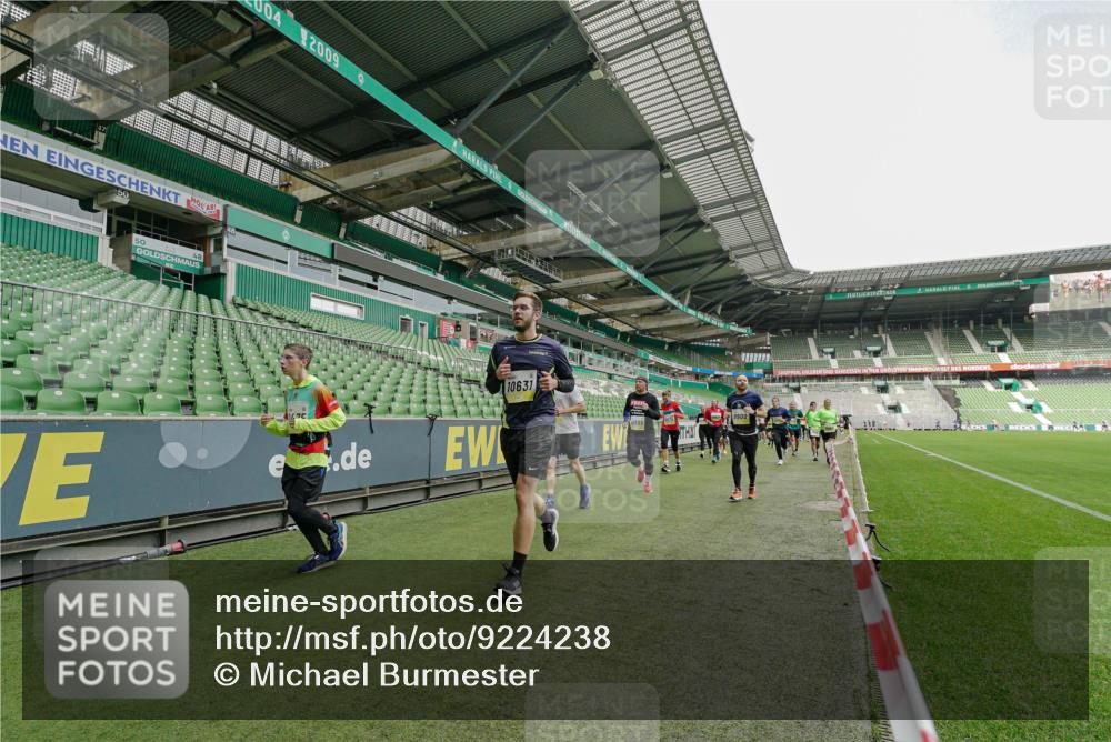 05.10.2025 - 20. swb-Marathon Bremen Michael Burmester http://msf.ph/oto/9224238 05.10.2025 10:33:01 Laufen im Stadion 7165, 9176, 9187, 9195, 9197, 9238, 9258, 9260, 9268, 9284, 9295, 9313, 9318, 9367, 9392, 9402, 9407, 9436, 9456, 9461, 9464, 9475, 9492, 9494, 9514, 9517, 9539, 9548, 9570, 9574, 9577, 9650, 9654, 9703, 9754, 9830, 9834, 9835, 9856, 9868, 9900, 9918, 9933, 9939, 9950, 9957, 9985, 10007, 10008, 10034, 10042, 10046, 10097, 10174, 10232, 10233, 10234, 10253, 10308, 10309, 10323, 10326, 10349, 10385, 10387, 10388, 10394, 10402, 10416, 10436, 10475, 10487, 10533 meine-sportfotos.de