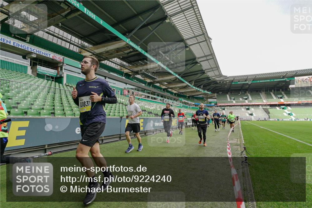 05.10.2025 - 20. swb-Marathon Bremen Michael Burmester http://msf.ph/oto/9224240 05.10.2025 10:33:02 Laufen im Stadion 7077, 7165, 9176, 9187, 9195, 9197, 9238, 9258, 9260, 9268, 9284, 9295, 9313, 9318, 9367, 9392, 9402, 9407, 9436, 9456, 9461, 9464, 9475, 9492, 9494, 9514, 9517, 9539, 9548, 9570, 9574, 9577, 9650, 9654, 9703, 9754, 9830, 9835, 9856, 9868, 9900, 9918, 9933, 9939, 9950, 9957, 9985, 10007, 10008, 10034, 10042, 10046, 10097, 10174, 10232, 10233, 10234, 10253, 10308, 10309, 10323, 10326, 10349, 10385, 10387, 10388, 10394, 10402, 10416, 10436, 10475, 10487, 10533 meine-sportfotos.de