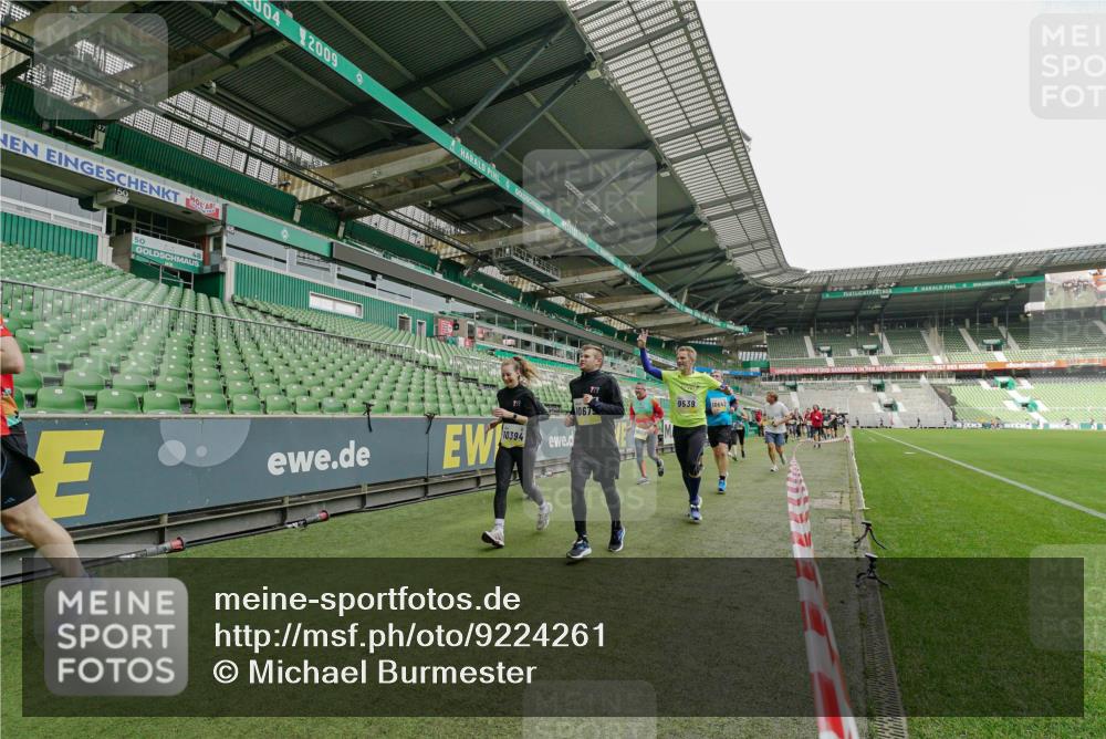 05.10.2025 - 20. swb-Marathon Bremen Michael Burmester http://msf.ph/oto/9224261 05.10.2025 10:33:11 Laufen im Stadion 7077, 7165, 9187, 9195, 9197, 9221, 9258, 9260, 9282, 9295, 9318, 9359, 9367, 9392, 9402, 9407, 9424, 9461, 9464, 9475, 9492, 9494, 9539, 9541, 9548, 9570, 9574, 9577, 9650, 9654, 9703, 9717, 9754, 9835, 9856, 9900, 9918, 9933, 9935, 9939, 9950, 10007, 10008, 10032, 10034, 10042, 10046, 10097, 10174, 10232, 10233, 10234, 10253, 10256, 10308, 10309, 10323, 10326, 10349, 10387, 10388, 10394, 10402, 10436, 10475, 10484, 10487, 10533, 10915, 10992 meine-sportfotos.de