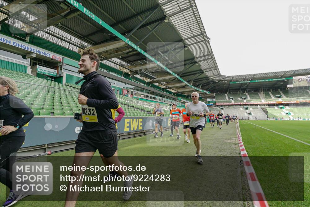 05.10.2025 - 20. swb-Marathon Bremen Michael Burmester http://msf.ph/oto/9224283 05.10.2025 10:33:24 Laufen im Stadion 7077, 9000, 9195, 9197, 9221, 9258, 9260, 9282, 9295, 9318, 9359, 9367, 9392, 9402, 9407, 9424, 9461, 9464, 9492, 9520, 9539, 9541, 9560, 9569, 9570, 9574, 9577, 9633, 9650, 9654, 9703, 9717, 9754, 9811, 9835, 9855, 9856, 9900, 9918, 9933, 9935, 9939, 9950, 10008, 10032, 10034, 10042, 10097, 10174, 10232, 10233, 10234, 10253, 10256, 10308, 10309, 10323, 10326, 10349, 10387, 10394, 10402, 10436, 10475, 10484, 10533, 10591, 10755, 10794, 10915, 10992, 7165 meine-sportfotos.de