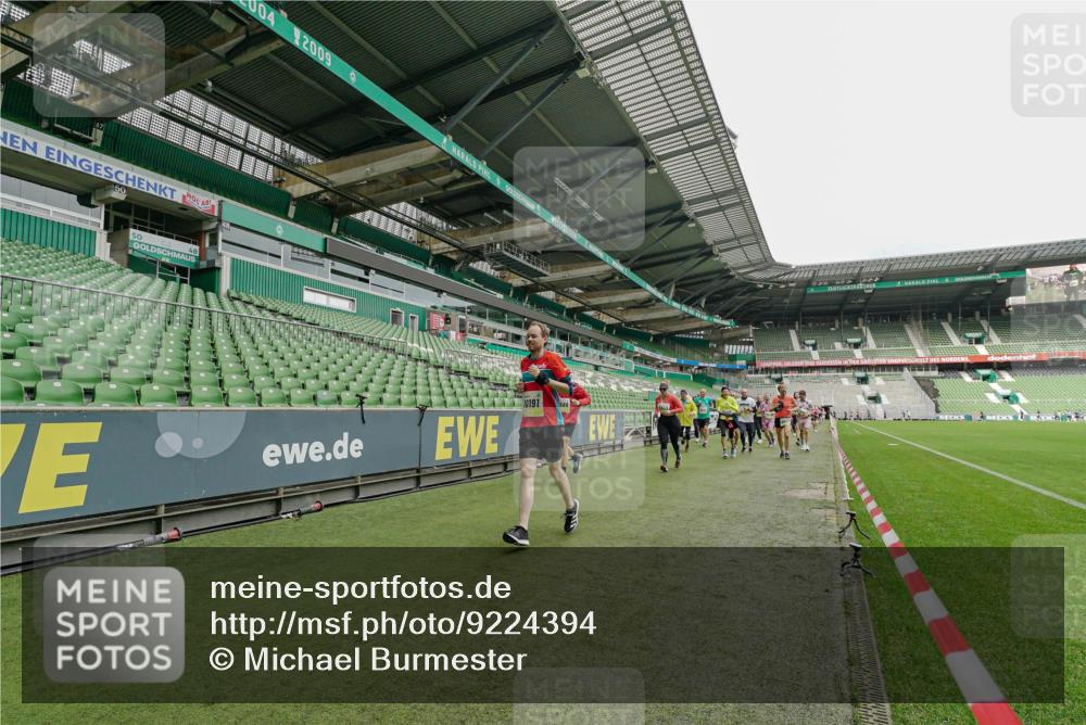 05.10.2025 - 20. swb-Marathon Bremen Michael Burmester http://msf.ph/oto/9224394 05.10.2025 10:34:26 Laufen im Stadion 5172, 7101, 7147, 7215, 9266, 9292, 9309, 9314, 9372, 9430, 9472, 9489, 9521, 9529, 9547, 9585, 9591, 9669, 9714, 9719, 9720, 9766, 9783, 9797, 9820, 9844, 9847, 9872, 9881, 9882, 9902, 9932, 9943, 9947, 9952, 10003, 10005, 10009, 10015, 10024, 10028, 10069, 10080, 10088, 10107, 10111, 10116, 10178, 10191, 10195, 10196, 10200, 10231, 10261, 10285, 10287, 10302, 10307, 10329, 10341, 10397, 10398, 10408, 10424, 10466, 10527, 10590, 10641, 10645, 10648, 10758 meine-sportfotos.de