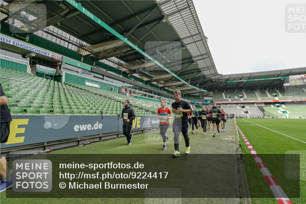05.10.2025 - 20. swb-Marathon Bremen Michael Burmester http://msf.ph/oto/9224417 05.10.2025 10:34:35 Laufen im Stadion 7101, 7147, 7215, 9188, 9219, 9266, 9292, 9309, 9314, 9372, 9430, 9472, 9489, 9521, 9540, 9547, 9585, 9591, 9669, 9672, 9714, 9719, 9720, 9766, 9783, 9797, 9820, 9844, 9847, 9872, 9902, 9925, 9932, 9943, 9947, 9952, 9981, 10003, 10005, 10009, 10024, 10028, 10069, 10080, 10088, 10107, 10111, 10116, 10178, 10191, 10195, 10196, 10200, 10260, 10261, 10263, 10285, 10329, 10341, 10397, 10398, 10408, 10424, 10466, 10527, 10641, 10645, 10648, 10653, 9529 meine-sportfotos.de
