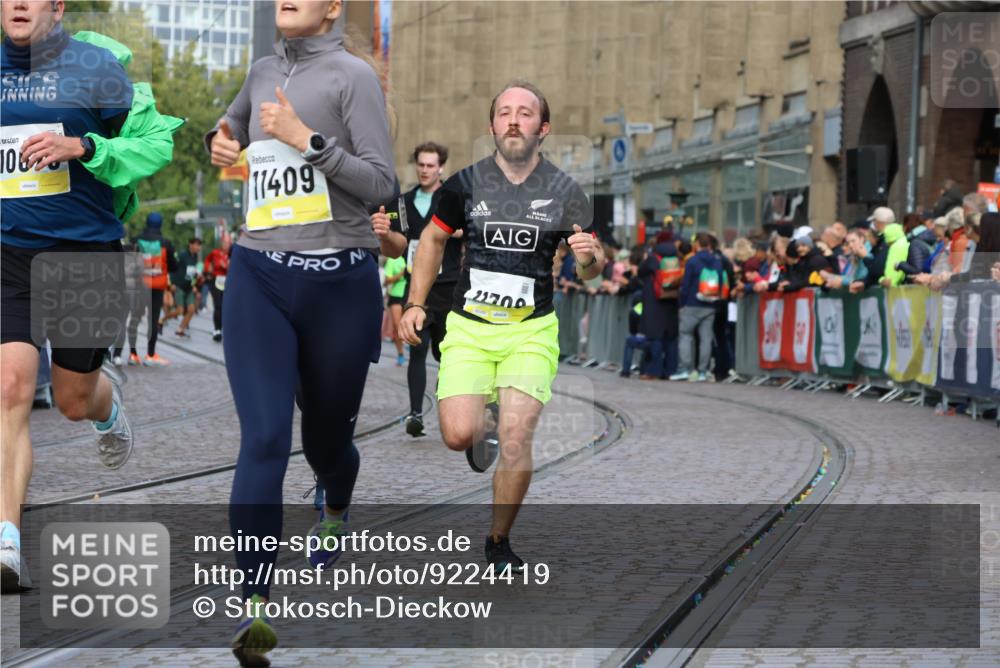 05.10.2025 - 20. swb-Marathon Bremen Strokosch-Dieckow http://msf.ph/oto/9224419 05.10.2025 10:47:42 Ziel 9377, 10062, 10382, 10601, 10676, 10929, 11244, 11330, 11409, 11708 meine-sportfotos.de