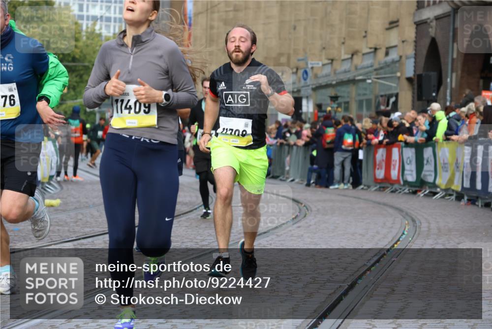 05.10.2025 - 20. swb-Marathon Bremen Strokosch-Dieckow http://msf.ph/oto/9224427 05.10.2025 10:47:42 Ziel 9377, 10062, 10382, 10601, 10676, 10929, 11244, 11330, 11409, 11708 meine-sportfotos.de