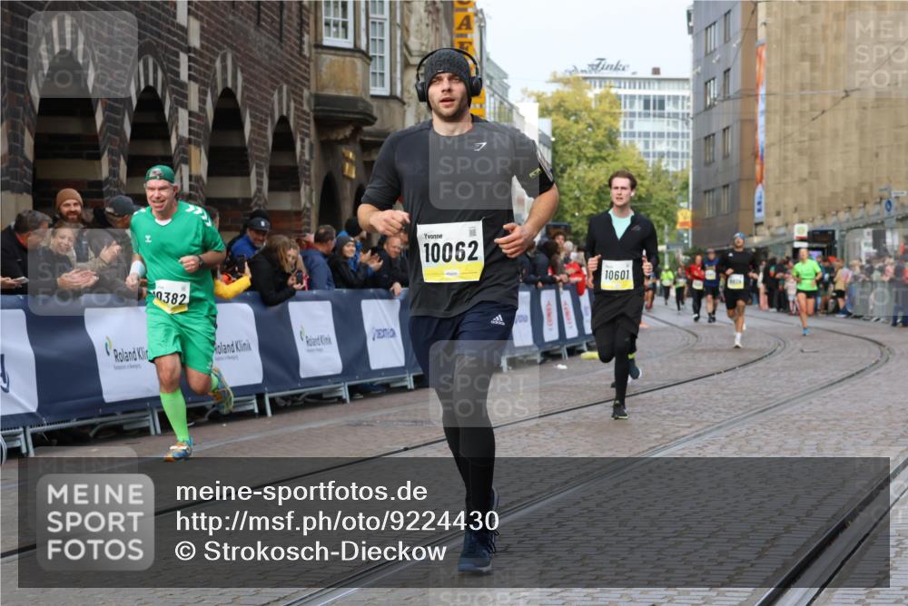 05.10.2025 - 20. swb-Marathon Bremen Strokosch-Dieckow http://msf.ph/oto/9224430 05.10.2025 10:47:46 Ziel 9929, 10062, 10382, 10601, 10929, 11244 meine-sportfotos.de