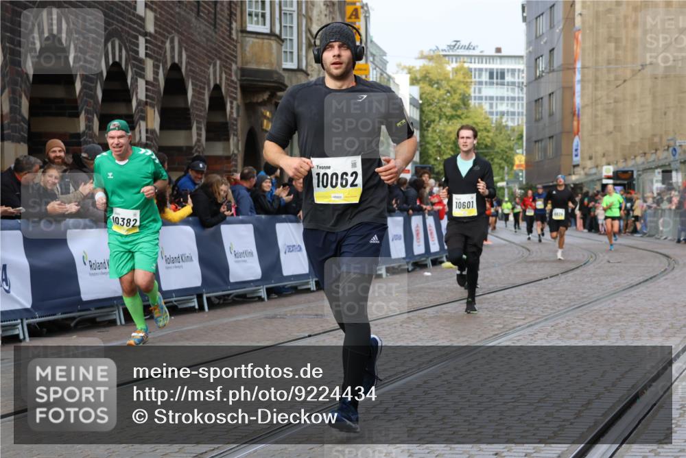 05.10.2025 - 20. swb-Marathon Bremen Strokosch-Dieckow http://msf.ph/oto/9224434 05.10.2025 10:47:46 Ziel 9929, 10062, 10382, 10601, 10929, 11244 meine-sportfotos.de