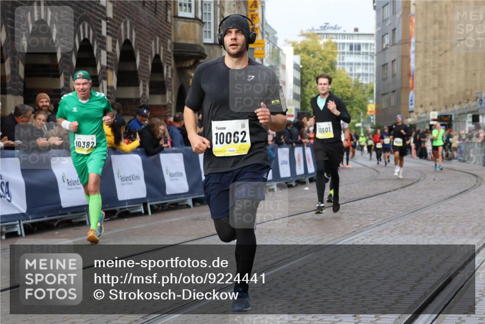 05.10.2025 - 20. swb-Marathon Bremen Strokosch-Dieckow http://msf.ph/oto/9224441 05.10.2025 10:47:46 Ziel 9929, 10062, 10382, 10601, 10929, 11244 meine-sportfotos.de