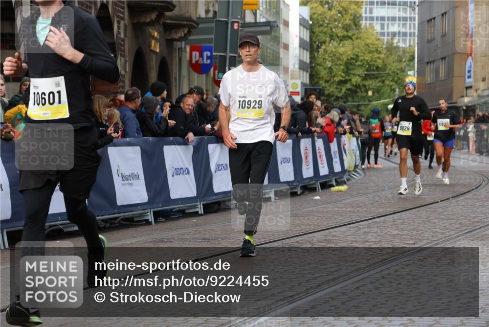 05.10.2025 - 20. swb-Marathon Bremen Strokosch-Dieckow http://msf.ph/oto/9224455 05.10.2025 10:47:48 Ziel 9929, 10062, 10089, 10382, 10601, 10929, 11244, 11628 meine-sportfotos.de