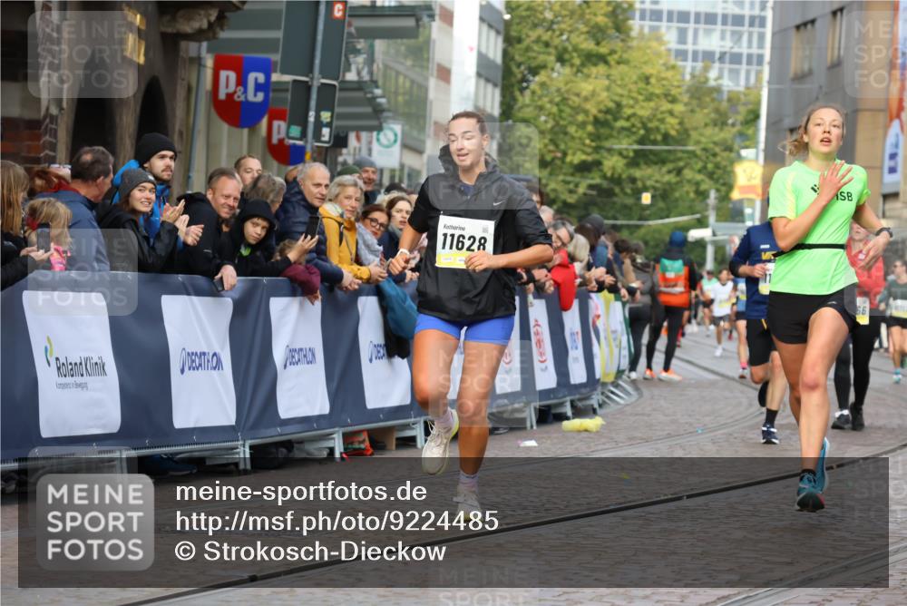 05.10.2025 - 20. swb-Marathon Bremen Strokosch-Dieckow http://msf.ph/oto/9224485 05.10.2025 10:47:53 Ziel 9929, 10089, 10266, 10929, 11187, 11628 meine-sportfotos.de