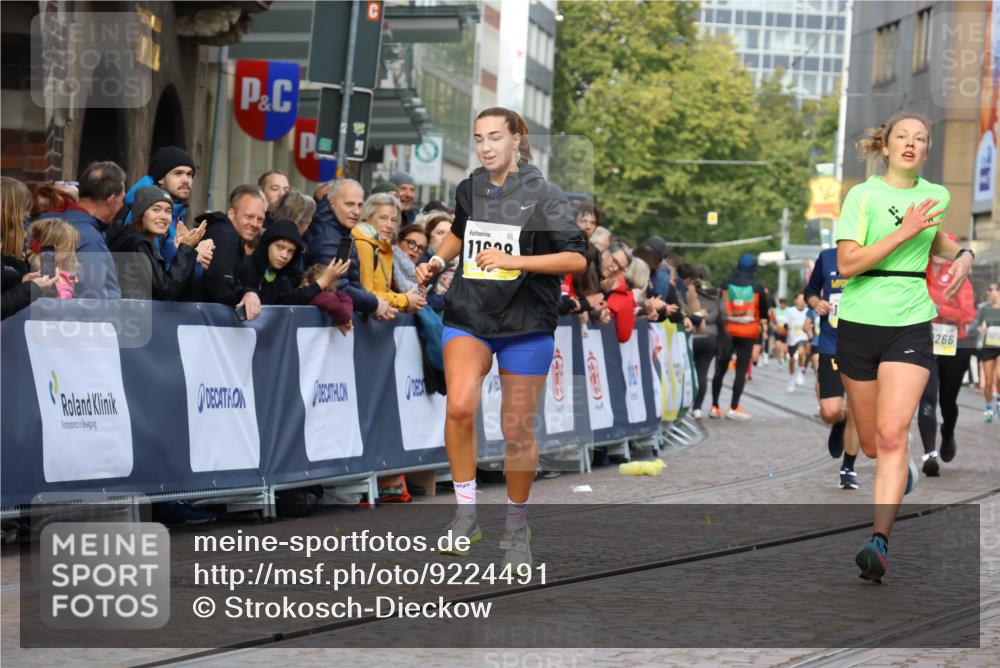05.10.2025 - 20. swb-Marathon Bremen Strokosch-Dieckow http://msf.ph/oto/9224491 05.10.2025 10:47:53 Ziel 9929, 10089, 10266, 10929, 11187, 11628 meine-sportfotos.de