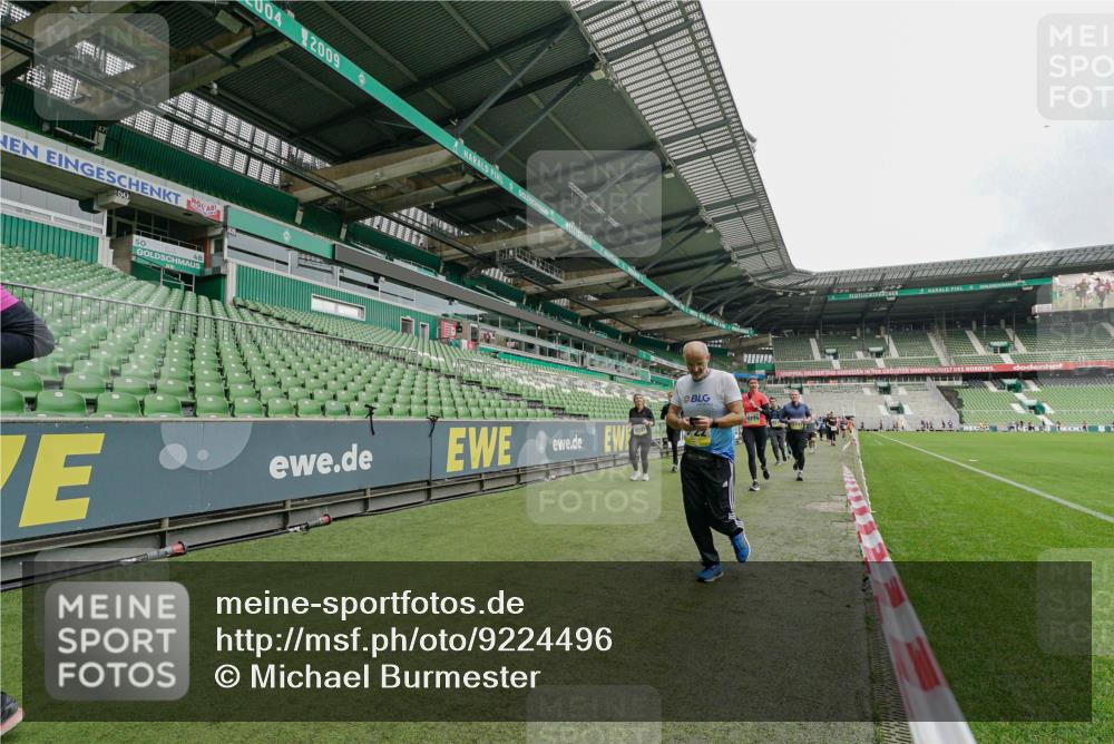 05.10.2025 - 20. swb-Marathon Bremen Michael Burmester http://msf.ph/oto/9224496 05.10.2025 10:35:03 Laufen im Stadion 7147, 7163, 7215, 9183, 9188, 9201, 9219, 9292, 9350, 9372, 9430, 9495, 9540, 9547, 9582, 9585, 9601, 9622, 9625, 9666, 9669, 9672, 9719, 9720, 9722, 9766, 9783, 9797, 9844, 9847, 9872, 9886, 9925, 9932, 9943, 9952, 9968, 9981, 10049, 10080, 10088, 10105, 10111, 10145, 10169, 10179, 10191, 10200, 10260, 10261, 10263, 10281, 10285, 10329, 10341, 10368, 10377, 10395, 10397, 10527, 10555, 10644, 10645, 10648, 10653, 10694, 10834, 10845, 10950, 10988, 7101, 9472, 9820 meine-sportfotos.de