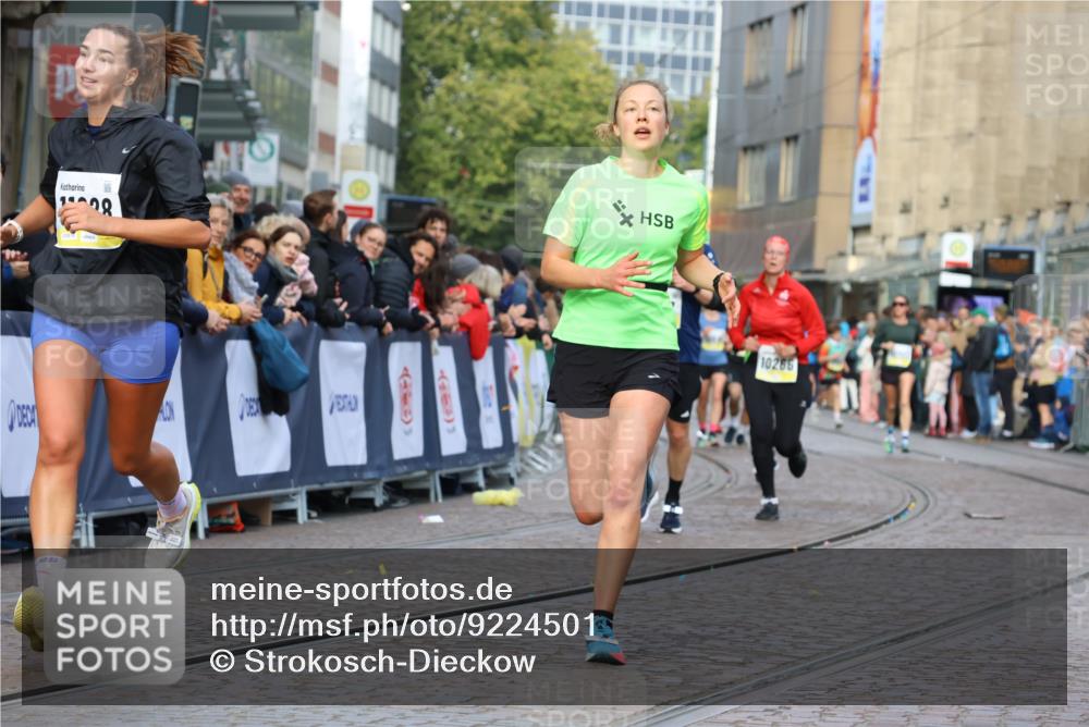 05.10.2025 - 20. swb-Marathon Bremen Strokosch-Dieckow http://msf.ph/oto/9224501 05.10.2025 10:47:54 Ziel 9240, 9929, 10089, 10266, 11187, 11628 meine-sportfotos.de