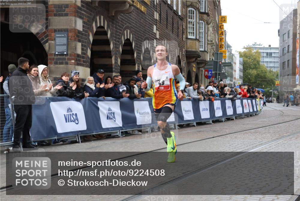 05.10.2025 - 20. swb-Marathon Bremen Strokosch-Dieckow http://msf.ph/oto/9224508 05.10.2025 12:12:25 Ziel 49 meine-sportfotos.de
