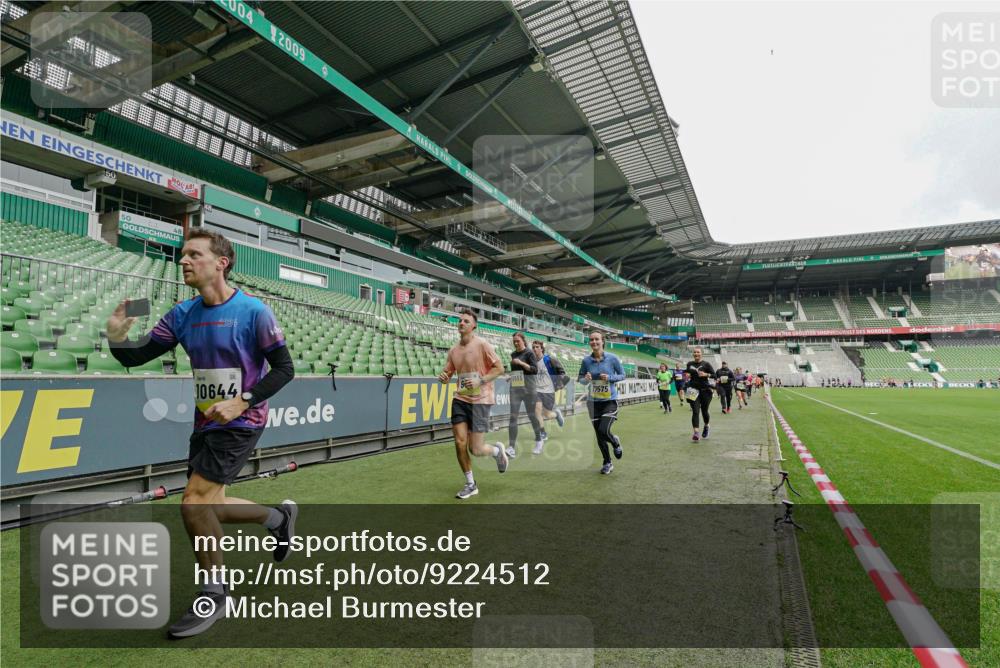 05.10.2025 - 20. swb-Marathon Bremen Michael Burmester http://msf.ph/oto/9224512 05.10.2025 10:35:12 Laufen im Stadion 7147, 7163, 9183, 9188, 9201, 9219, 9292, 9350, 9430, 9495, 9508, 9540, 9550, 9576, 9582, 9601, 9612, 9622, 9625, 9666, 9669, 9672, 9719, 9720, 9722, 9766, 9790, 9797, 9844, 9847, 9886, 9925, 9952, 9968, 9981, 10049, 10055, 10080, 10088, 10105, 10145, 10169, 10179, 10200, 10225, 10260, 10263, 10281, 10329, 10341, 10368, 10377, 10395, 10397, 10527, 10555, 10644, 10645, 10653, 10694, 10834, 10845, 10950, 10988, 7101, 7215, 9372, 9472, 9547, 9585, 9719, 9783, 9820 meine-sportfotos.de