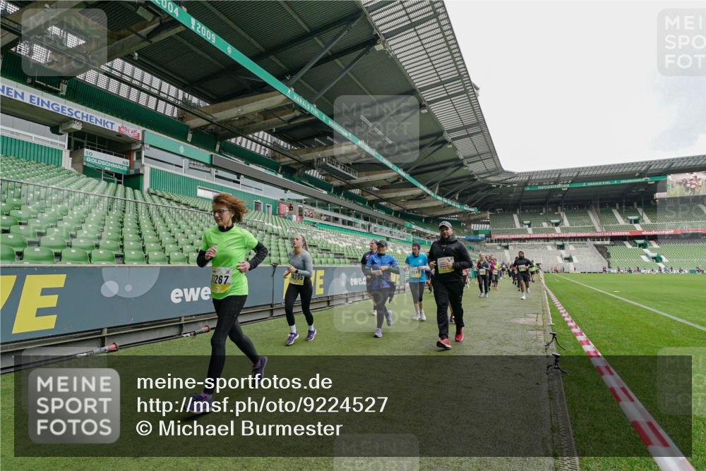 05.10.2025 - 20. swb-Marathon Bremen Michael Burmester http://msf.ph/oto/9224527 05.10.2025 10:35:18 Laufen im Stadion 7163, 9183, 9188, 9201, 9219, 9292, 9350, 9430, 9495, 9508, 9540, 9550, 9576, 9582, 9601, 9612, 9622, 9625, 9666, 9669, 9672, 9720, 9722, 9766, 9790, 9797, 9847, 9886, 9914, 9925, 9952, 9962, 9968, 9981, 10039, 10049, 10055, 10059, 10080, 10084, 10105, 10145, 10169, 10179, 10200, 10225, 10260, 10263, 10281, 10341, 10353, 10368, 10377, 10395, 10397, 10555, 10644, 10645, 10653, 10694, 10834, 10845, 10950, 10988, 7101, 7147, 7215, 9292, 9372, 9547, 9585, 9719, 9783, 9820 meine-sportfotos.de