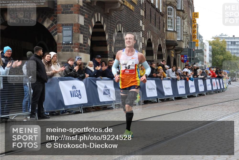 05.10.2025 - 20. swb-Marathon Bremen Strokosch-Dieckow http://msf.ph/oto/9224528 05.10.2025 12:12:25 Ziel 49 meine-sportfotos.de