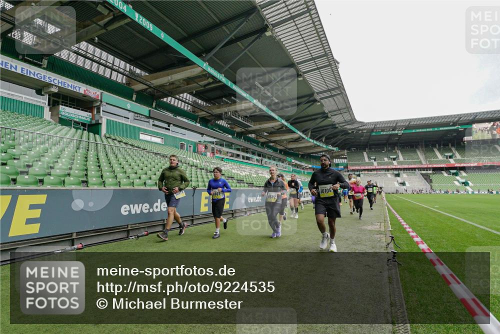 05.10.2025 - 20. swb-Marathon Bremen Michael Burmester http://msf.ph/oto/9224535 05.10.2025 10:35:21 Laufen im Stadion 7163, 9183, 9188, 9201, 9219, 9350, 9430, 9495, 9508, 9540, 9550, 9576, 9582, 9601, 9612, 9622, 9625, 9666, 9672, 9722, 9766, 9790, 9797, 9847, 9886, 9914, 9925, 9952, 9962, 9968, 9981, 10039, 10049, 10055, 10059, 10080, 10084, 10105, 10145, 10169, 10179, 10225, 10260, 10263, 10281, 10353, 10359, 10368, 10377, 10395, 10555, 10644, 10645, 10653, 10694, 10834, 10845, 10950, 10988, 7147, 7215, 9292, 9372, 9547, 9585, 9669, 9719, 9783 meine-sportfotos.de