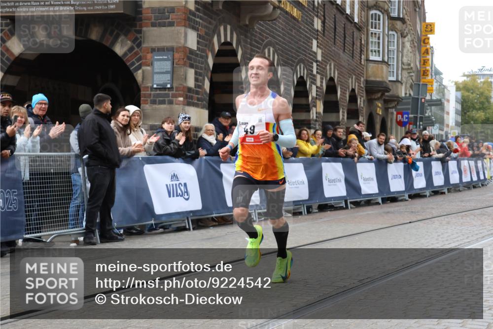 05.10.2025 - 20. swb-Marathon Bremen Strokosch-Dieckow http://msf.ph/oto/9224542 05.10.2025 12:12:26 Ziel 49 meine-sportfotos.de