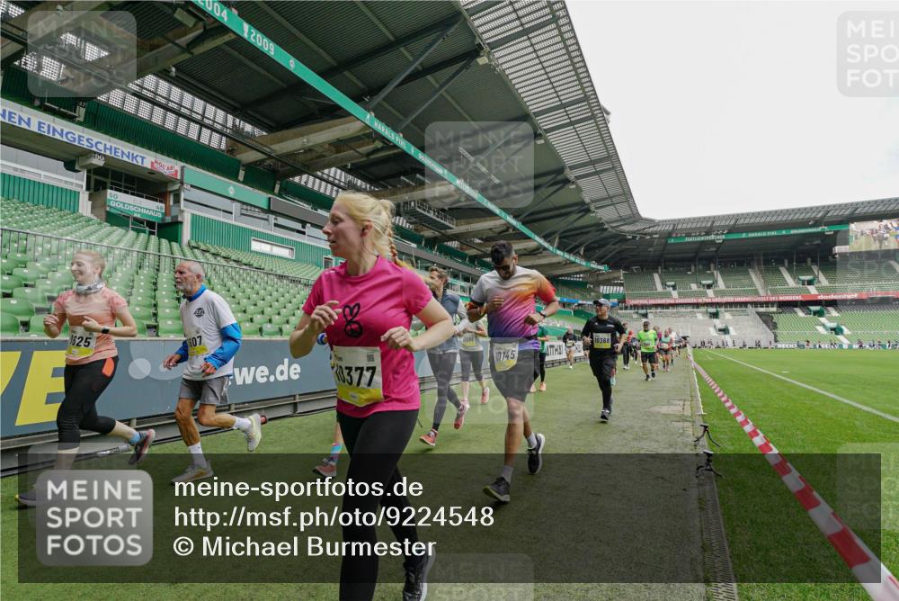05.10.2025 - 20. swb-Marathon Bremen Michael Burmester http://msf.ph/oto/9224548 05.10.2025 10:35:25 Laufen im Stadion 7163, 9183, 9188, 9201, 9219, 9350, 9433, 9451, 9495, 9508, 9540, 9550, 9576, 9582, 9601, 9609, 9612, 9622, 9625, 9666, 9672, 9722, 9766, 9790, 9847, 9886, 9914, 9925, 9937, 9952, 9962, 9968, 9981, 10039, 10049, 10055, 10059, 10080, 10084, 10105, 10138, 10145, 10169, 10179, 10225, 10250, 10260, 10263, 10281, 10353, 10359, 10368, 10377, 10395, 10555, 10644, 10653, 10694, 10834, 10845, 10950, 10988, 7147, 9292, 9372, 9430, 9547, 9585, 9669, 9719, 9783 meine-sportfotos.de