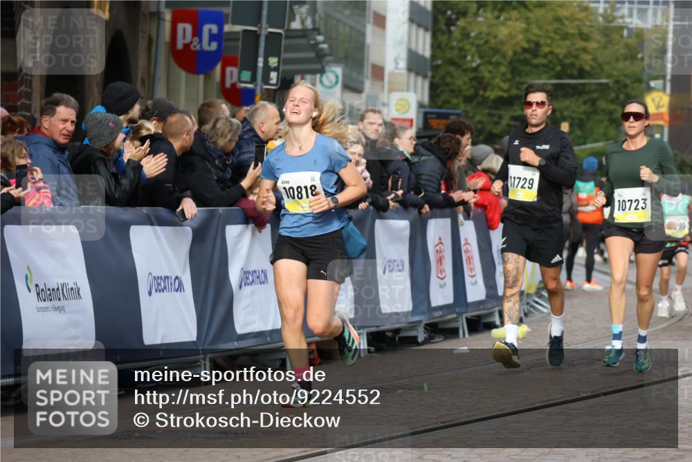 05.10.2025 - 20. swb-Marathon Bremen Strokosch-Dieckow http://msf.ph/oto/9224552 05.10.2025 10:48:04 Ziel 9240, 10392, 10428, 10723, 10818, 11299 meine-sportfotos.de