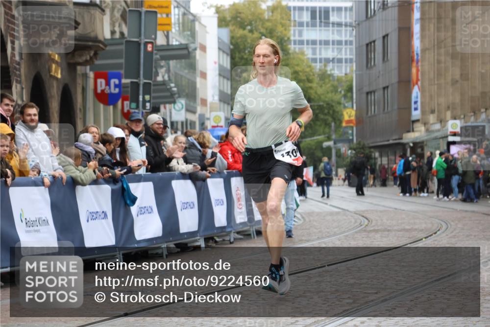 05.10.2025 - 20. swb-Marathon Bremen Strokosch-Dieckow http://msf.ph/oto/9224560 05.10.2025 12:13:10 Ziel 1301 meine-sportfotos.de