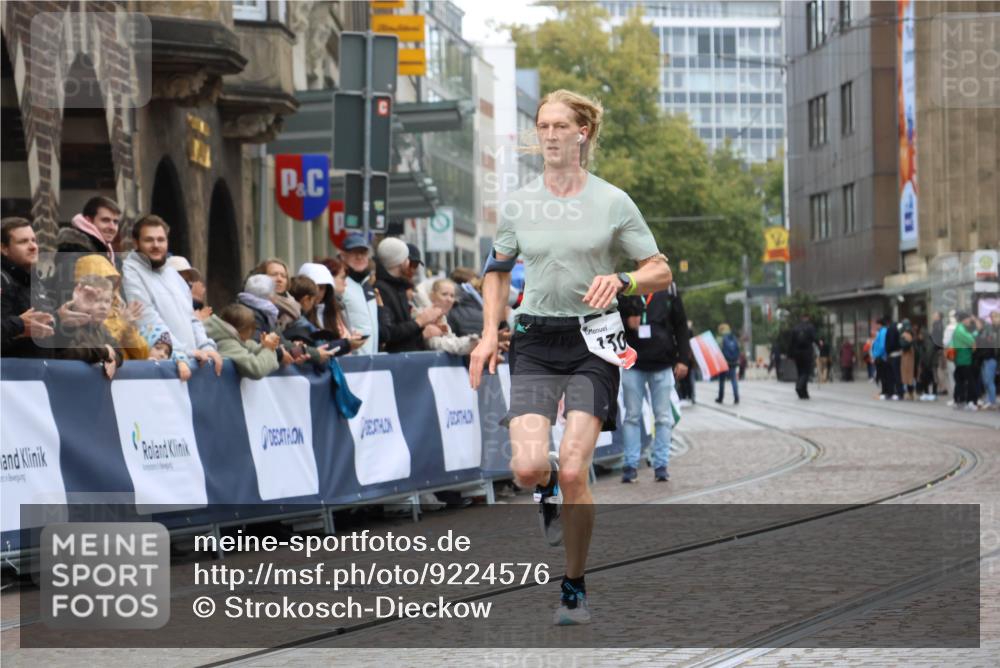 05.10.2025 - 20. swb-Marathon Bremen Strokosch-Dieckow http://msf.ph/oto/9224576 05.10.2025 12:13:10 Ziel 1301 meine-sportfotos.de