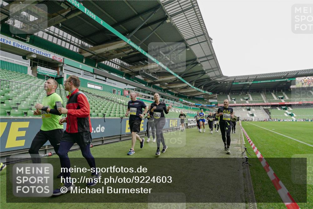 05.10.2025 - 20. swb-Marathon Bremen Michael Burmester http://msf.ph/oto/9224603 05.10.2025 10:35:40 Laufen im Stadion 7163, 7177, 7178, 9173, 9201, 9231, 9278, 9330, 9350, 9433, 9451, 9462, 9495, 9508, 9516, 9518, 9542, 9550, 9576, 9582, 9601, 9609, 9612, 9622, 9625, 9634, 9666, 9737, 9790, 9886, 9904, 9914, 9937, 9954, 9962, 9968, 9977, 10006, 10039, 10049, 10055, 10059, 10063, 10079, 10084, 10105, 10127, 10138, 10139, 10143, 10145, 10179, 10225, 10228, 10250, 10281, 10336, 10353, 10359, 10367, 10368, 10377, 10395, 10555, 10644, 10694, 10834, 10845, 10988, 9430, 9669, 9672 meine-sportfotos.de