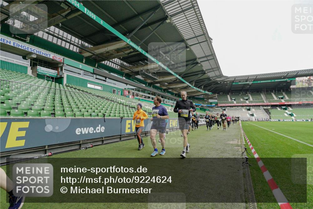 05.10.2025 - 20. swb-Marathon Bremen Michael Burmester http://msf.ph/oto/9224624 05.10.2025 10:35:48 Laufen im Stadion 7163, 7177, 7178, 9173, 9174, 9231, 9278, 9327, 9330, 9350, 9378, 9389, 9433, 9450, 9451, 9462, 9495, 9508, 9516, 9518, 9542, 9550, 9576, 9582, 9601, 9609, 9612, 9625, 9634, 9666, 9737, 9790, 9880, 9886, 9904, 9914, 9937, 9954, 9962, 9968, 9977, 10006, 10039, 10049, 10055, 10059, 10063, 10079, 10084, 10105, 10127, 10138, 10139, 10143, 10145, 10179, 10182, 10225, 10228, 10250, 10293, 10336, 10353, 10359, 10367, 10368, 10377, 10395, 10555, 9672 meine-sportfotos.de