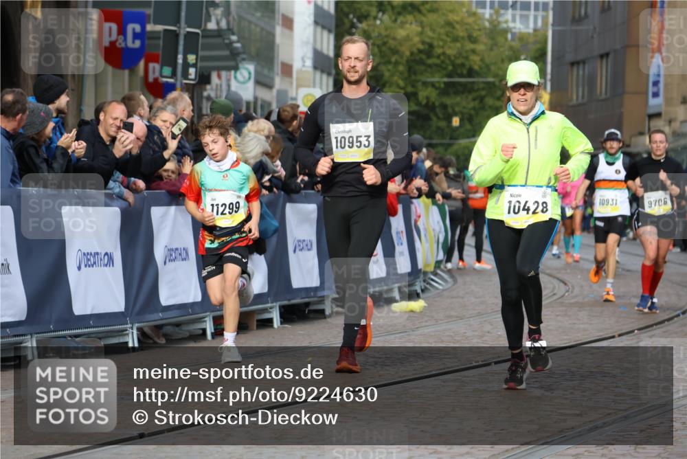 05.10.2025 - 20. swb-Marathon Bremen Strokosch-Dieckow http://msf.ph/oto/9224630 05.10.2025 10:48:09 Ziel 9293, 9706, 10392, 10428, 10723, 10818, 10931, 10953, 11299, 11561 meine-sportfotos.de