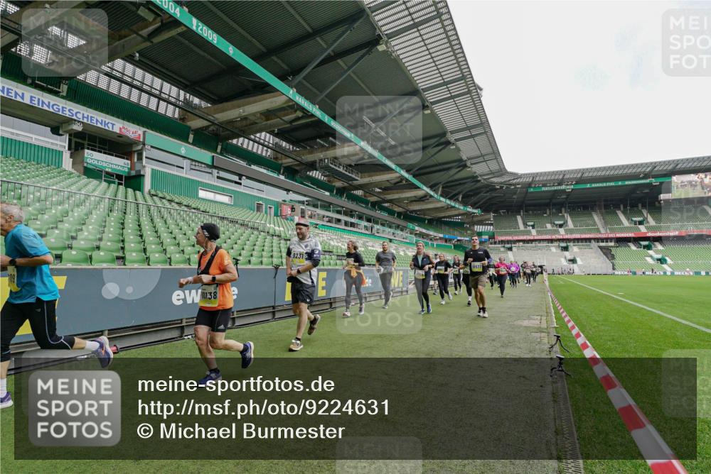05.10.2025 - 20. swb-Marathon Bremen Michael Burmester http://msf.ph/oto/9224631 05.10.2025 10:35:51 Laufen im Stadion 7163, 7177, 7178, 9005, 9173, 9174, 9231, 9278, 9327, 9330, 9350, 9370, 9378, 9389, 9433, 9450, 9451, 9454, 9462, 9495, 9508, 9516, 9518, 9542, 9550, 9576, 9582, 9601, 9609, 9612, 9625, 9634, 9666, 9686, 9737, 9790, 9880, 9886, 9904, 9914, 9937, 9954, 9962, 9968, 9977, 10006, 10039, 10049, 10055, 10059, 10063, 10079, 10084, 10105, 10127, 10138, 10139, 10143, 10145, 10179, 10182, 10225, 10228, 10250, 10293, 10311, 10336, 10353, 10359, 10367, 10368, 10377, 10391, 10395 meine-sportfotos.de