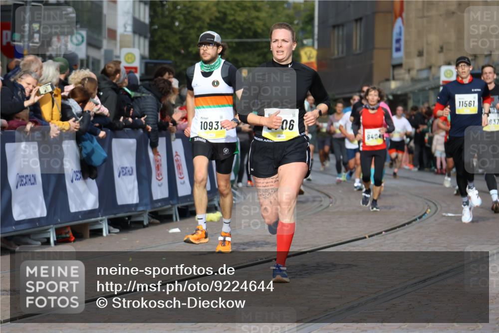 05.10.2025 - 20. swb-Marathon Bremen Strokosch-Dieckow http://msf.ph/oto/9224644 05.10.2025 10:48:14 Ziel 9293, 9404, 9641, 9706, 10428, 10931, 10953, 11119, 11292, 11299, 11561, 11637 meine-sportfotos.de