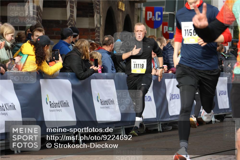 05.10.2025 - 20. swb-Marathon Bremen Strokosch-Dieckow http://msf.ph/oto/9224692 05.10.2025 10:48:18 Ziel 8787, 9223, 9293, 9404, 9641, 9665, 9704, 9706, 9810, 9958, 10109, 10211, 10931, 11119, 11292, 11561, 11637 meine-sportfotos.de
