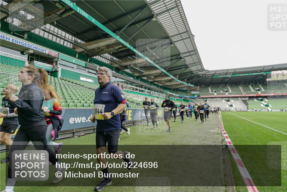 05.10.2025 - 20. swb-Marathon Bremen Michael Burmester http://msf.ph/oto/9224696 05.10.2025 10:36:10 Laufen im Stadion 7123, 7177, 7178, 7908, 8585, 9005, 9173, 9174, 9215, 9231, 9278, 9327, 9330, 9346, 9349, 9370, 9371, 9378, 9389, 9433, 9443, 9450, 9451, 9454, 9462, 9508, 9516, 9518, 9542, 9550, 9568, 9608, 9609, 9611, 9613, 9634, 9635, 9686, 9737, 9747, 9880, 9904, 9914, 9937, 9954, 9962, 9977, 10006, 10039, 10059, 10063, 10079, 10084, 10127, 10138, 10139, 10143, 10182, 10219, 10228, 10250, 10293, 10311, 10324, 10336, 10353, 10357, 10359, 10367, 10391, 10560, 7163 meine-sportfotos.de