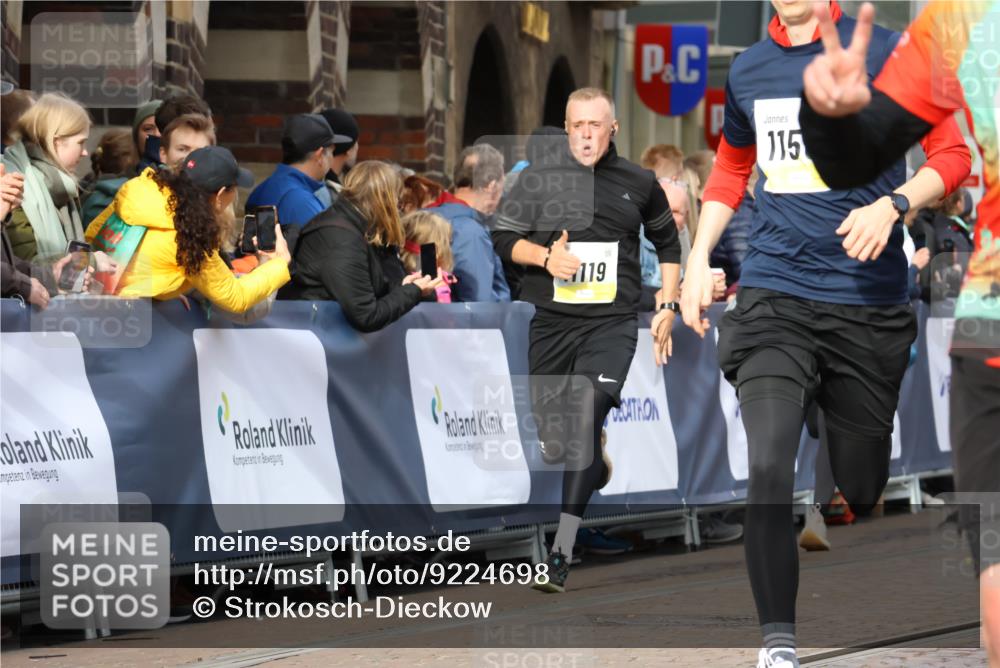 05.10.2025 - 20. swb-Marathon Bremen Strokosch-Dieckow http://msf.ph/oto/9224698 05.10.2025 10:48:18 Ziel 8787, 9223, 9293, 9404, 9641, 9665, 9704, 9706, 9810, 9958, 10109, 10211, 10931, 11119, 11292, 11561, 11637 meine-sportfotos.de