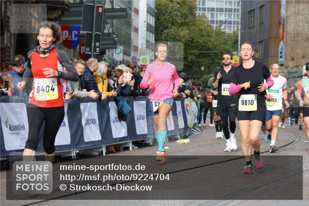 05.10.2025 - 20. swb-Marathon Bremen Strokosch-Dieckow http://msf.ph/oto/9224704 05.10.2025 10:48:21 Ziel 8787, 9223, 9298, 9404, 9641, 9665, 9704, 9810, 9958, 10109, 10131, 10211, 10685, 11119, 11292, 11637 meine-sportfotos.de