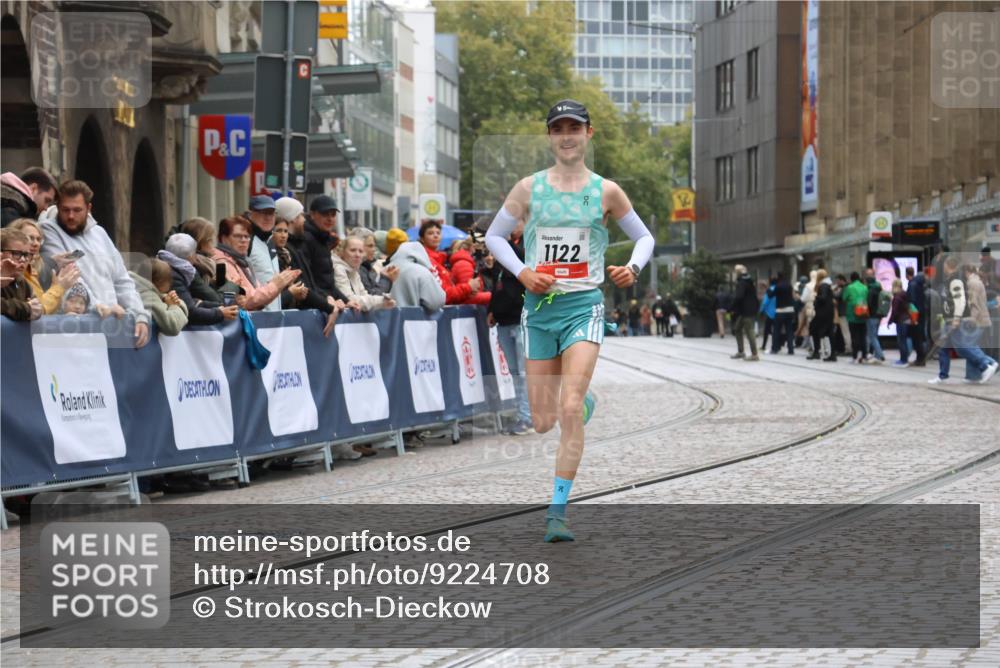 05.10.2025 - 20. swb-Marathon Bremen Strokosch-Dieckow http://msf.ph/oto/9224708 05.10.2025 12:14:41 Ziel 1122 meine-sportfotos.de