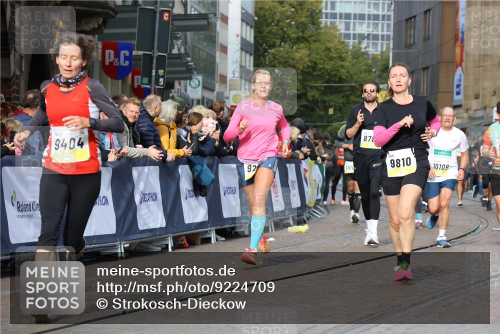 05.10.2025 - 20. swb-Marathon Bremen Strokosch-Dieckow http://msf.ph/oto/9224709 05.10.2025 10:48:21 Ziel 8787, 9223, 9298, 9404, 9641, 9665, 9704, 9810, 9958, 10109, 10131, 10211, 10685, 11119, 11292, 11637 meine-sportfotos.de